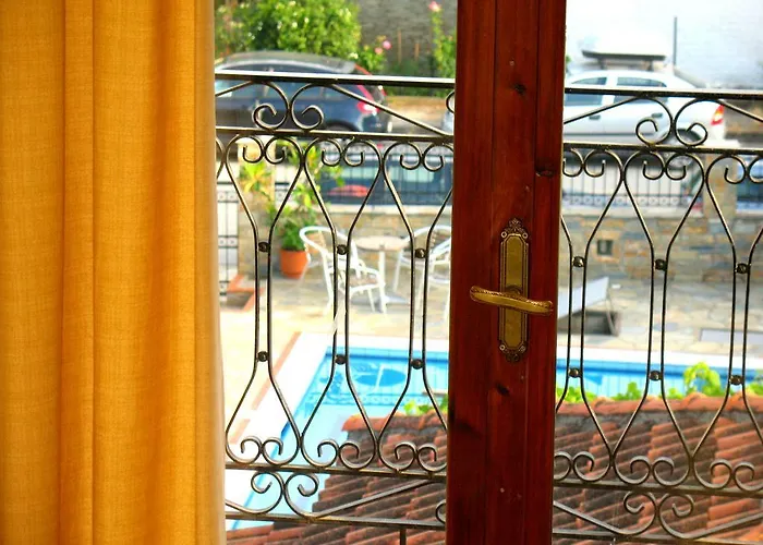 Pagaseon Rooms And Apartments